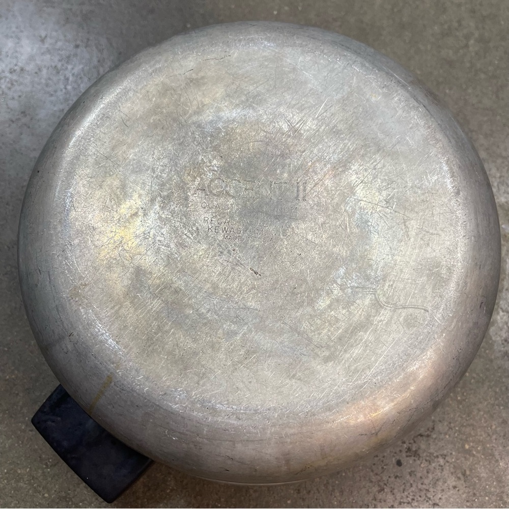 Vintage Regal Ware Accent II 4 Qt Aluminum Dutch Oven w Lid - Picture 6 of 9